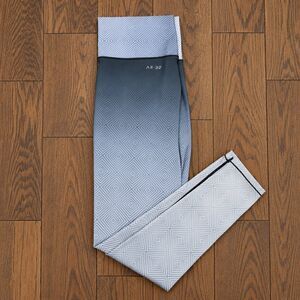{AR-33} geometric ombré leggings, M